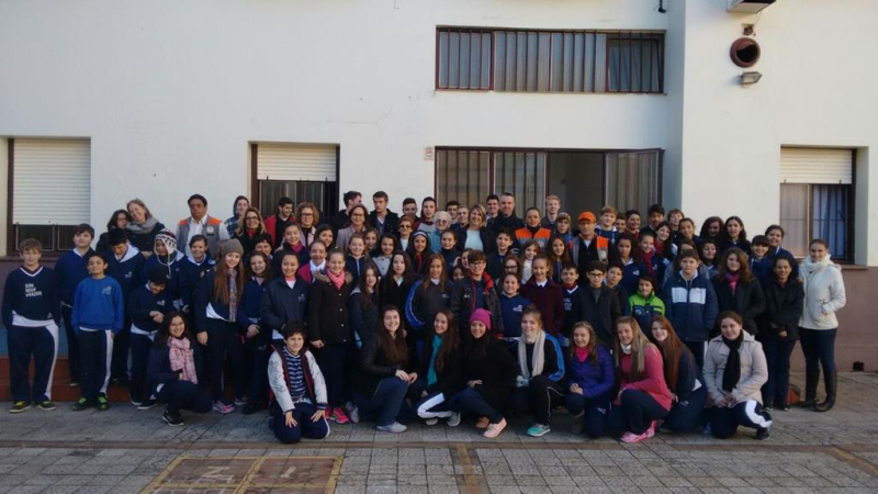 Kingsway e Colégio Tereza Verzeri fazem doação à Campanha do Agasalho